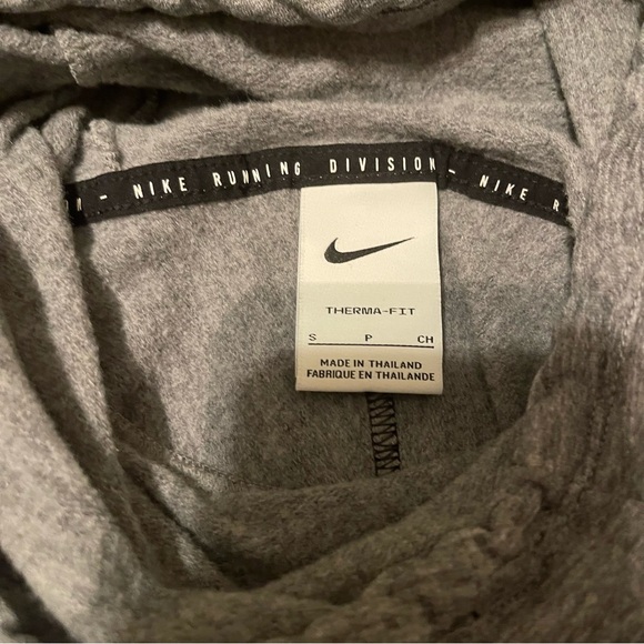 Nike Running Division Sweatshirt - Picture 5 of 5